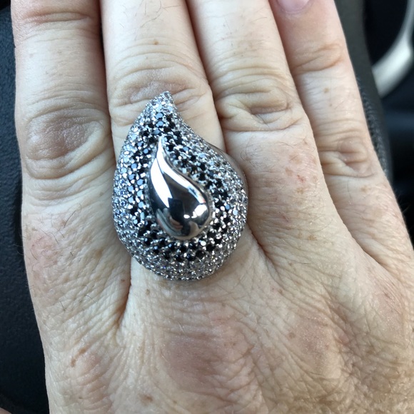 Jewelry - Sterling silver teardrop ring